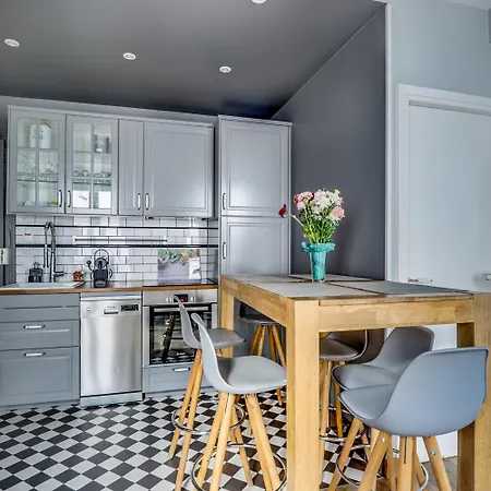 Ac & 10min From Marais & Fully Equipped