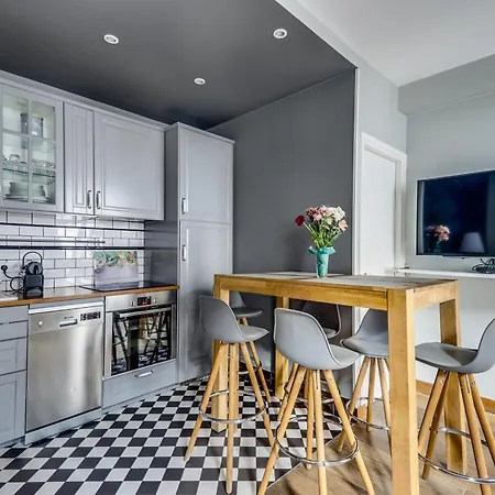 Ac & 10min From Marais & Fully Equipped *