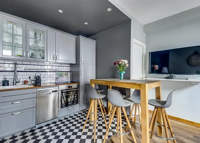 Ac & 10min From Marais & Fully Equipped *