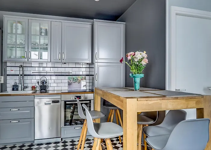 Ac & 10min From Marais & Fully Equipped
